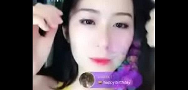  Hot girl tổ chức sinh nhật trên uplive